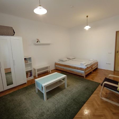 Gizella Apartman Eger Buitenkant foto