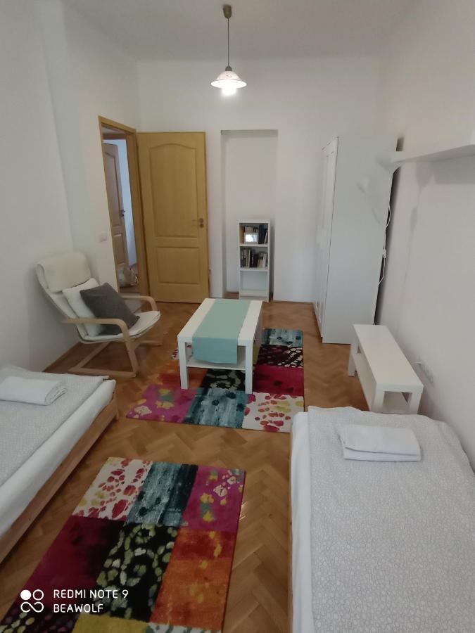 Gizella Apartman Eger Buitenkant foto