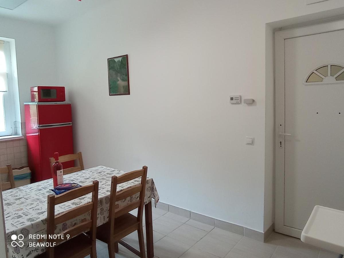 Gizella Apartman Eger Buitenkant foto