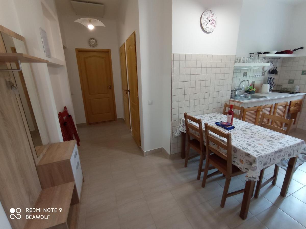 Gizella Apartman Eger Buitenkant foto