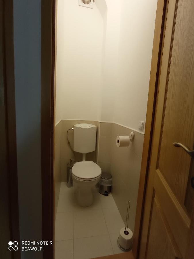 Gizella Apartman Eger Buitenkant foto