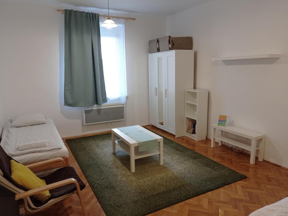 Gizella Apartman Eger Buitenkant foto