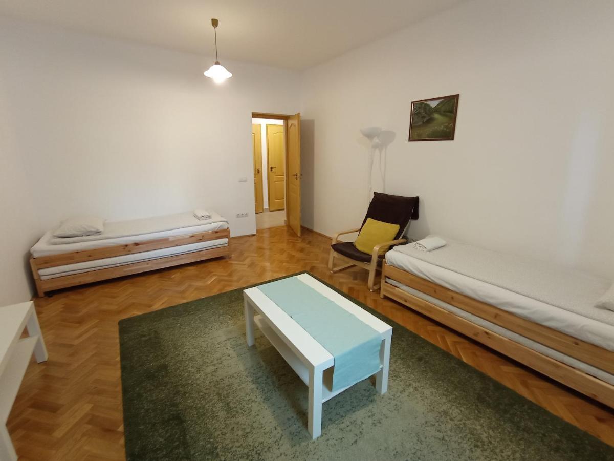 Gizella Apartman Eger Buitenkant foto