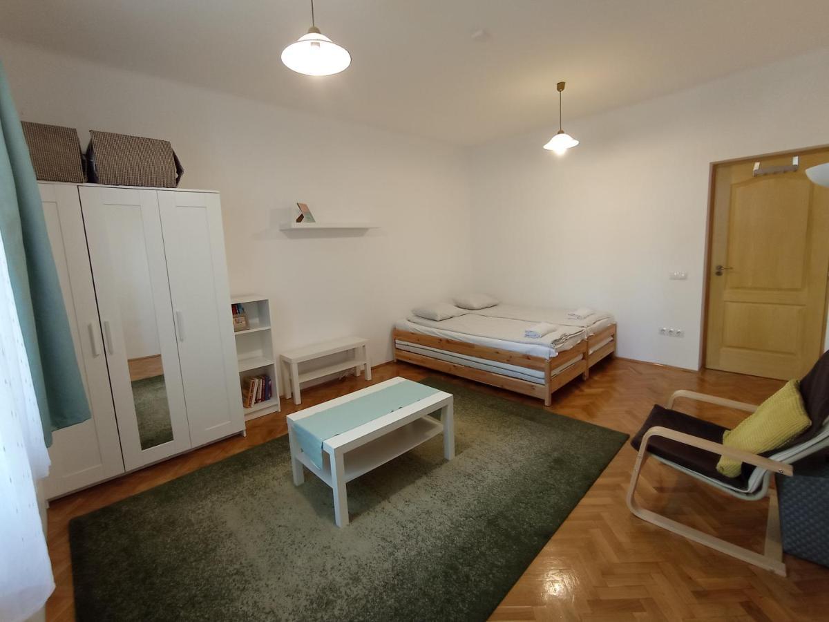 Gizella Apartman Eger Buitenkant foto